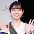 足立梨花、ミニスカから美脚際立つディズニーショット「スタイル良すぎ」「無邪気で可愛い」と反響 画像