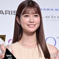 生見愛瑠、肩出しトップスで美肌輝く 飲食店でのプラベショットに「眩しすぎる」「オーラがレベチ」の声 画像