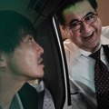 『藁にもすがる獣たち』©曽根圭介/講談社 ©2026「藁にもすがる獣たち」製作委員会