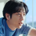二宮和也「体に関する新事実」明らかに 新CMのヨガポーズで安定した体幹力披露 画像