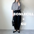 【GU】黒のバレルパンツにギンガムチェックを合わせて。モノトーンの大人カジュアルの着こなし【40代の毎日コーデ】 画像
