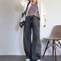 夏のモノトーンはダークグレーで軽めに。【GU】バレルジーンズを取り入れた脚長見えコーデ。【40代の毎日コーデ】 画像