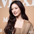 TWICEツウィ、ノースリ姿にファン悶絶「タトゥーシール？」「透き通るような美肌憧れる」 画像