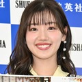 元日向坂46メンバー、純白ドレスからのぞく美脚に絶賛の声「まるでお姫様」「綺麗なお姉さん感がすごい」 画像