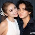 「シャッフルアイランド」かつよし＆フィーナカップル、1年間の思い出写真一挙公開「美男美女」「全部絵になる」の声 画像