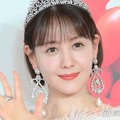 第1子出産のトリンドル玲奈、子ども抱っこショット公開「美人すぎるママ」「自然体で美しい」と絶賛の声 画像