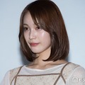 中村ゆりか、美デコルテ際立つ純白ドレス姿に反響続々「美しすぎます」「見惚れる」 画像