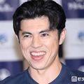 小島よしお、2歳息子との仲良しディズニーショット公開「すくすく大きくなってる」「いたずらっ子で可愛い」 画像