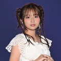辻ちゃん長女・希空（のあ）、ショート丈ノースリーブからウエストチェーン輝く 三つ編みツインテールが可愛い【TGC新潟2026】 画像