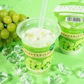 ファミマ史上最も贅沢なフルーツフラッペ「シャインマスカット」登場 じゅわっと果汁感と飲みごたえを両立 画像
