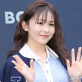 久間田琳加「大好きな野球観戦」ほっそり二の腕際立つノースリコーデに絶賛の声「脚長すぎ」「大人カジュアルおしゃれ」 画像