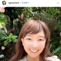 有名歌手、カリフォルニアでの美脚際立つ膝上ワンピ姿公開「いつまでも変わらない美しさ」「絵になりすぎる」と反響 画像
