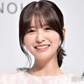 長濱ねる、黒ベアトップから美デコルテ披露「上品で清楚な美しさ」「スタイル抜群で憧れる」と反響 画像