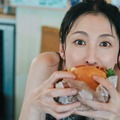 雛形あきこ、22年ぶり写真集決定 “20歳以降封印していた”水着グラビアで圧巻スタイル披露【先行カット・コメント】 画像