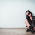 重量のある体に圧倒される快感…。彼の体にのぼせあがった彼女がとった行動は 画像