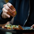 年収8000万以上の人が「食べない」ものとは⁉　食事の場での「お金持ちの流儀」 画像