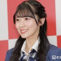 AKB48佐藤綺星、ノースリミニワンピから美脚スラリ「モノトーンで大人可愛い」「透明感レベチ」と反響 画像