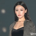せいせい、美ウエスト際立つ胸元ざっくりコーデに反響「スタイルがレベチすぎる」「くびれが凄い」 画像