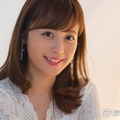 第1子出産の久慈暁子、ピンクベージュのノースリドレス姿披露「エレガントで綺麗」「爽やかで素敵」 画像