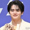 鈴鹿央士、祖母役演じた初共演女優に感謝「“おばあちゃんのために”というのを思い起こさせていただけた」【藁にもすがる獣たち】 画像