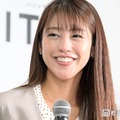 1児の母・岡副麻希、娘とレーサー夫の応援へ「パパ大好きが伝わってくる」「一生懸命手を振ってる姿が可愛すぎる」の声 画像