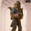 『スター・ウォーズ』 【プレミアム・フォーマット・フィギュア】チューバッカ＆C-3PO／170,000円（税込）
