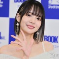 岡田紗佳、美脚際立つショーパン×透けタイツのユニフォーム姿公開「レベチのスタイル」「頭身バランスバグってる」と反響 画像