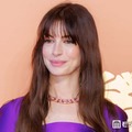 第3子妊娠中のアン・ハサウェイ、ふっくらお腹でイベント参加「オーラが出ている」「なんて美しいママなの」 画像