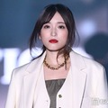 矢吹奈子、赤リップ×ミニワンピで魅力全開「いつもと雰囲気違う」「大人っぽい」と反響【TGC2026A/W】 画像