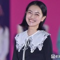 「風、薫る」主演・上坂樹里「Seventeen」SPステージで卒業ランウェイ 美ウエスト際立つモノトーンコーデでオーラ放つ【ガルアワ2026A/W】 画像