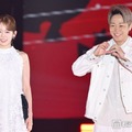 武尊＆川口葵、 サプライズで夫婦そろって「ガルアワ」初登場 白のリンクコーデで息ぴったりランウェイ【ガルアワ2026A/W】 画像