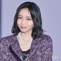 日向坂46大野愛実、前髪分けスタイルで雰囲気ガラリ「小顔が際立つ」「大人っぽい」と反響【ガルアワ2026A/W】 画像