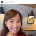 有名歌手、美脚際立つショーパン姿に反響「脚の長さにびっくり」「いつ見てもスタイルがいい」 画像