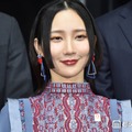 ファーストサマーウイカ、胸元ざっくりキャミドレス姿披露に反響「まさに妖艶」「目が釘付け」の声 画像