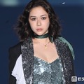 村重杏奈、胸元ざっくりドレス姿でクールな表情「大人の色気」「雰囲気違う」の声【TGC北九州2026】 画像