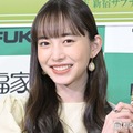 井桁弘恵、美脚際立つミニスカユニフォーム姿に反響「可愛さ優勝」「スタイル抜群」 画像