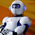 仰天！2030年のサッカー界では「ロボット審判」が試合を裁く？ 画像