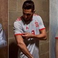 スペイン代表、W杯アウェイユニフォームを発表！デザインは「80年代adidas」 画像