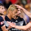 本田圭佑、超冷静PKでまたゴール！「疑惑のファウル」にも動じず 画像