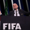 サッカー界のボス！FIFA会長がコーナーキックを蹴るとこうなる 画像