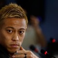 本田圭佑、マスク姿で登場したブラジルデビュー戦で初ゴール！(動画あり) 画像