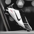 NIKEから“懐かしデザイン”の新スパイクが続々リリース！ついに「T90」も 画像