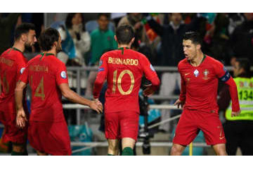 ロナウドすごい…「代表のボーナスを寄付しよう」と提案、仲間と実行する 画像