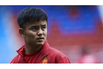 久保建英、なんだか体が…！練習再開後の姿を見てみよう 画像