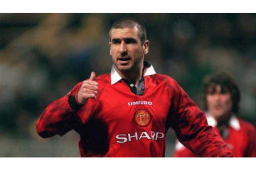 冷静かつ大胆！54歳になったカントナ、伝説の「時間を止めた仁王立ちゴール」 画像