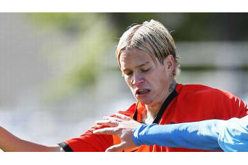 あの「神トラップ19歳」がまたやった！ビルから落下のボールを“吸い付き“ 画像