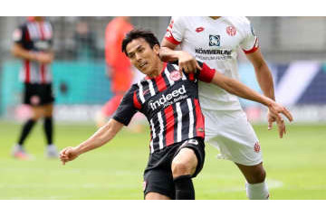 ファウルじゃねぇのか…長谷部がぶっ潰された「非情タックル」がこれ 画像