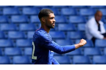 ロフタスチーク自爆…顔にボール蹴り込む 画像