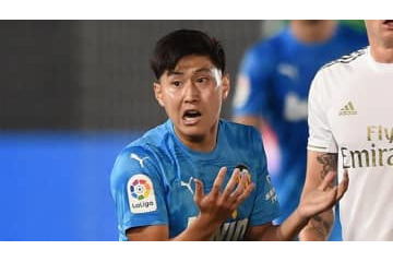 韓国の“天才”イ・ガンイン、一発退場！レアル主将を「3連続」蹴り付けたシーンがこれ 画像