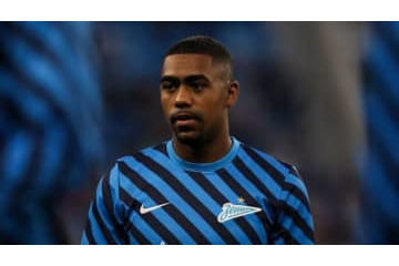 ロシア、観客10％なのに…ブラジル人選手に「人種差別の猿まね」？ 画像